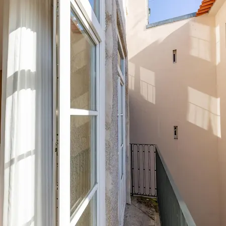 Cozy Getaway In With Balcony * Porto